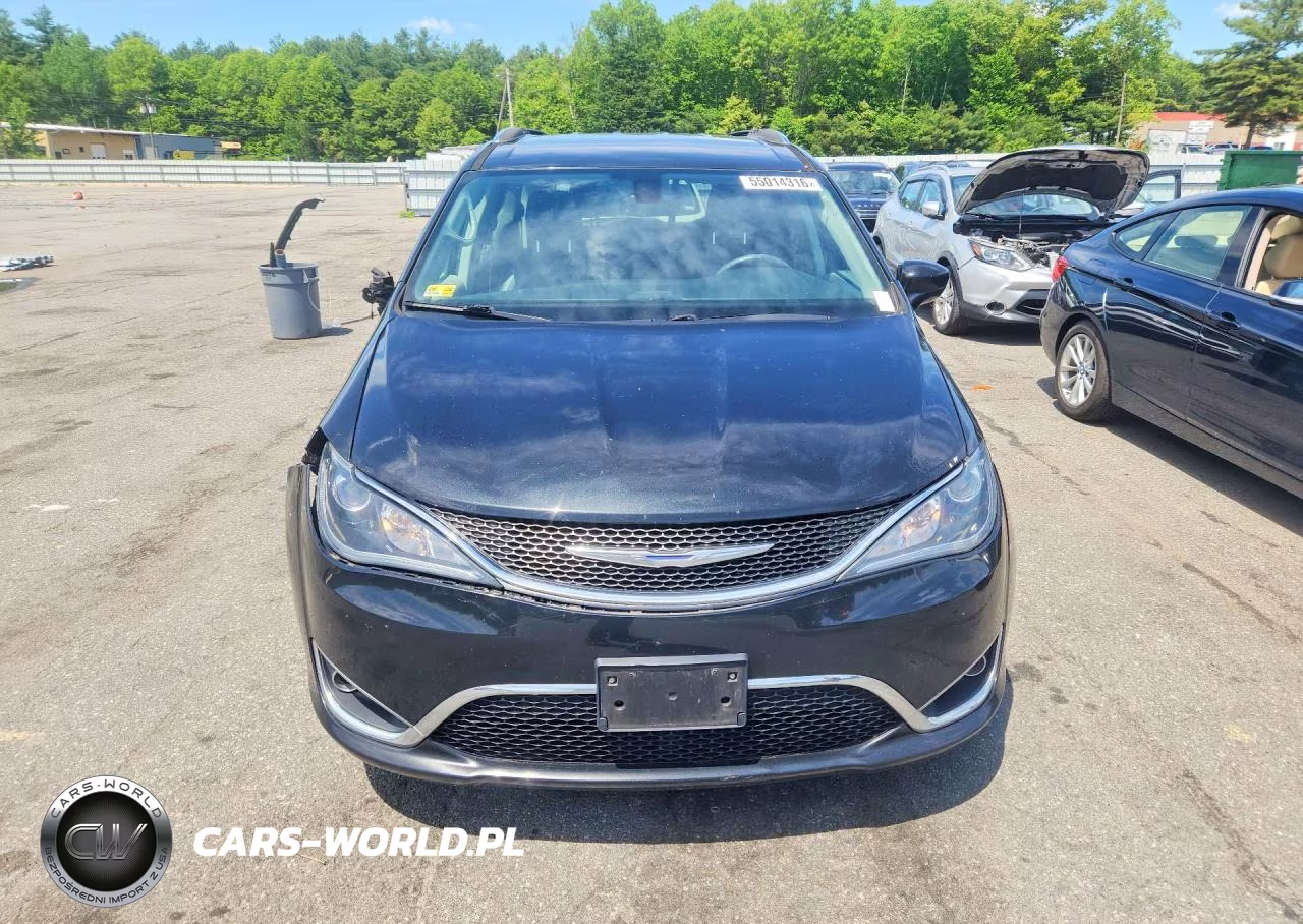 2017 Chrysler Pacifica Touring L Plus VIN:2C4RC1EG4HR577125 - 5