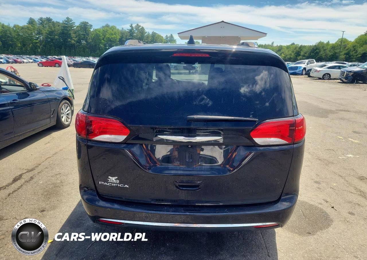 2017 Chrysler Pacifica Touring L Plus VIN:2C4RC1EG4HR577125 - 6
