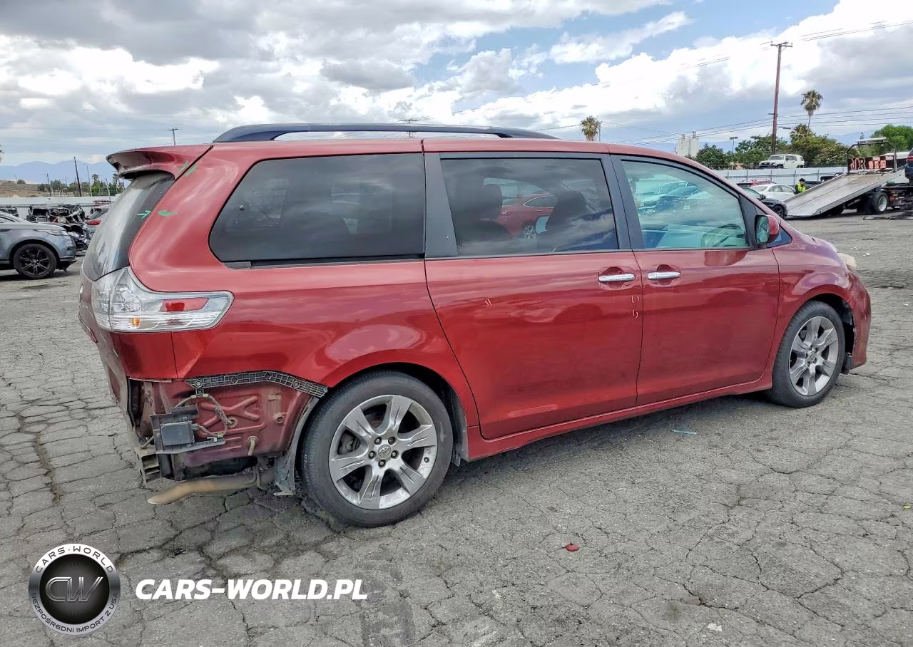 2013 Toyota Sienna Sport VIN:5TDXK3DCXDS289681 - 3
