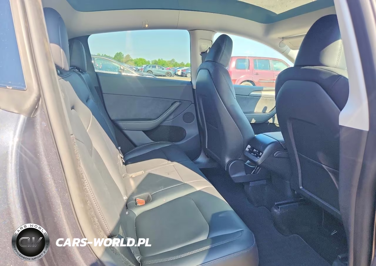 2025 Tesla Model Y VIN:7SAYGDEF7SA350930 - 10