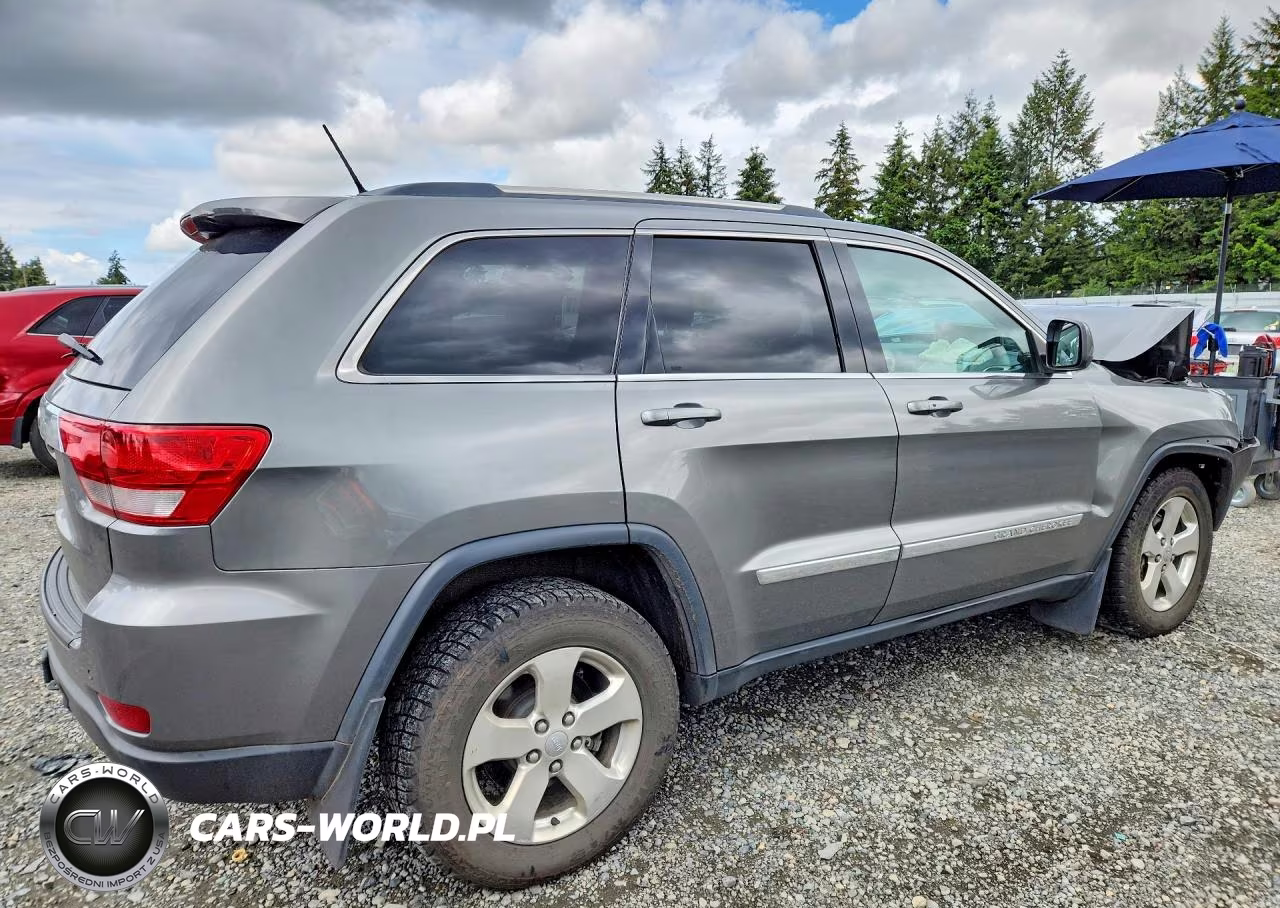 2012 Jeep Grand Cherokee Laredo VIN:1C4RJFAG9CC268132 - 3