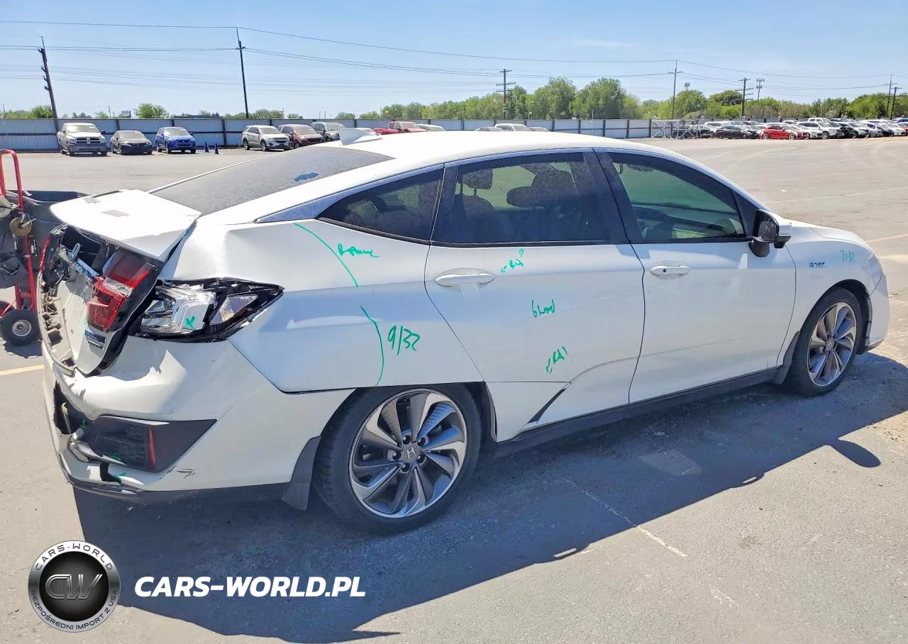 2018 Honda Clarity Touring VIN:JHMZC5F31JC001475 - 3