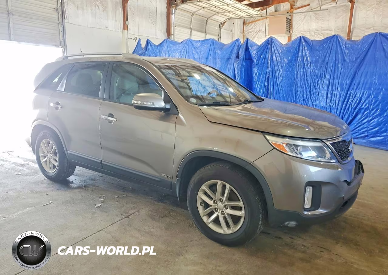 2015 Kia Sorento Lx VIN:5XYKTCA63FG624267 - 4
