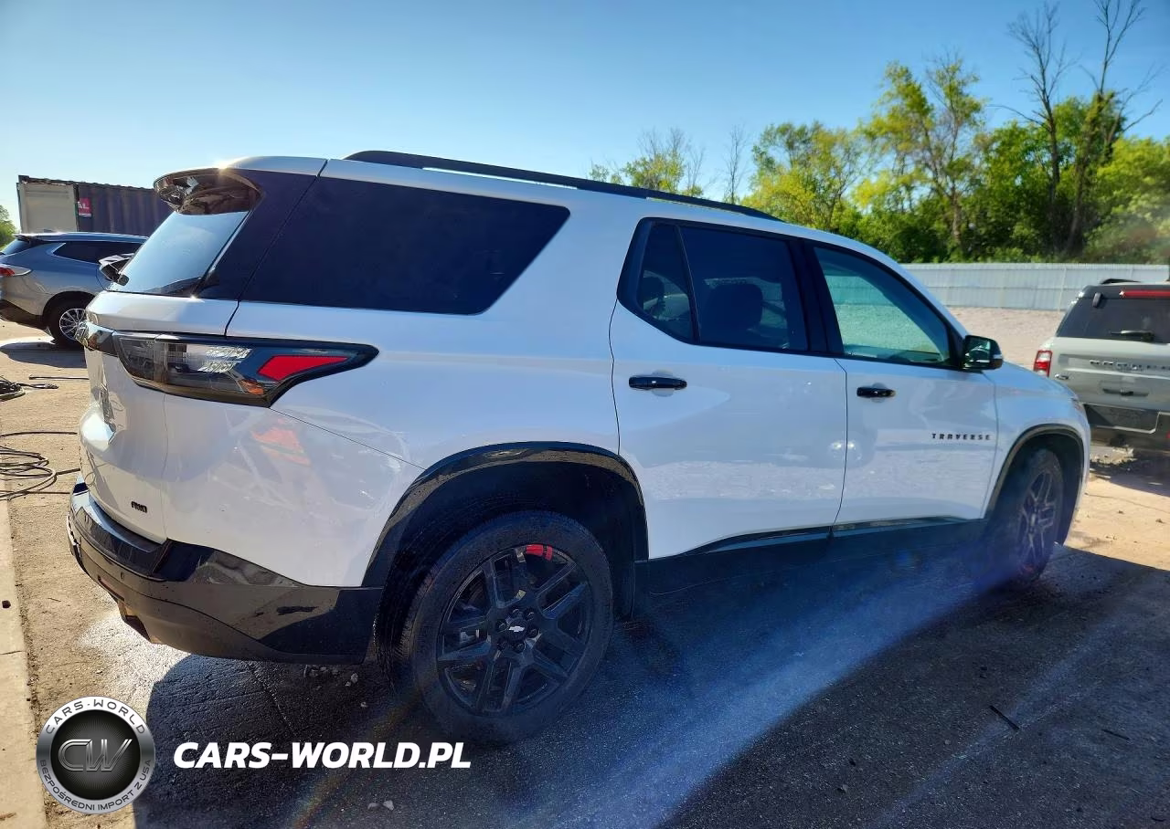 2021 Chevrolet Traverse Premier VIN:1GNEVKKW8MJ117675 - 3