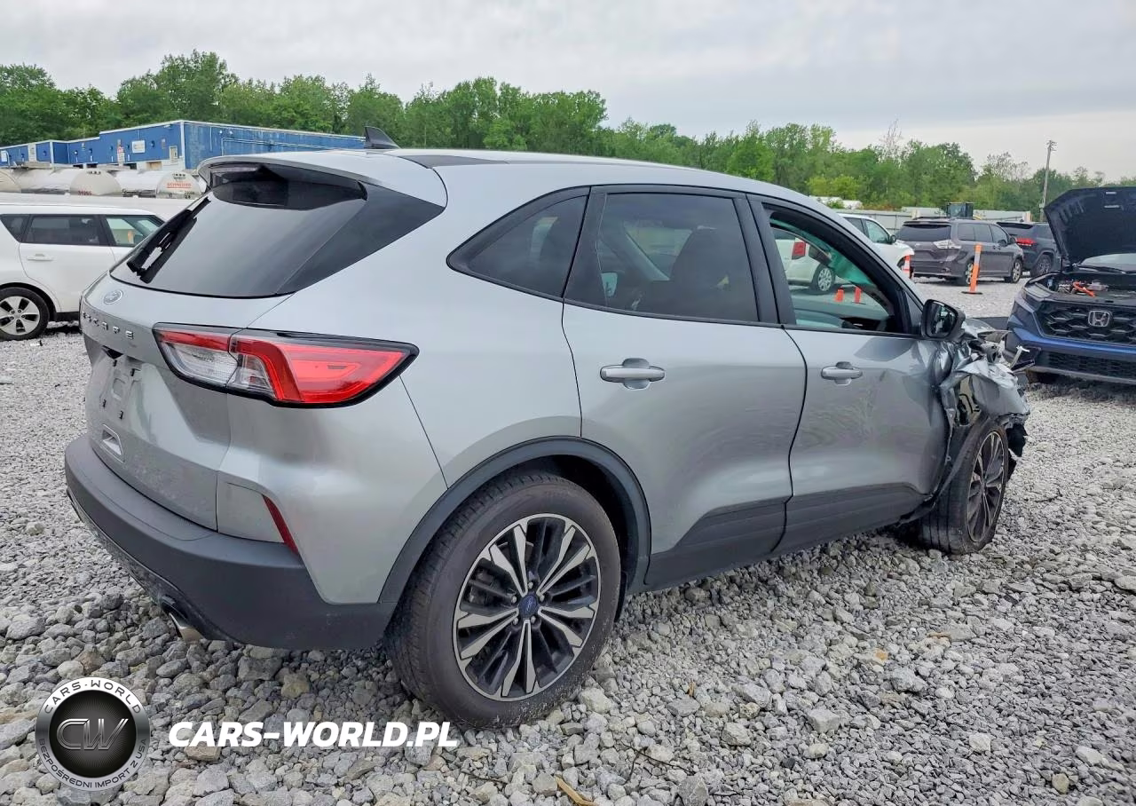 2022 Ford Escape Se VIN:1FMCU0G68NUB63017 - 3