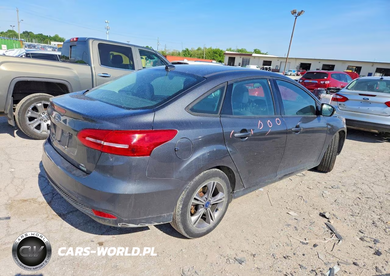 2017 Ford Focus Se VIN:1FADP3FE4HL282905 - 3
