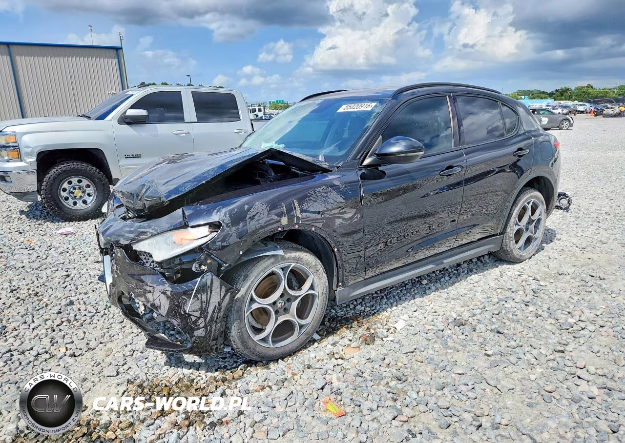 2018 Alfa Romeo Stelvio Sport
