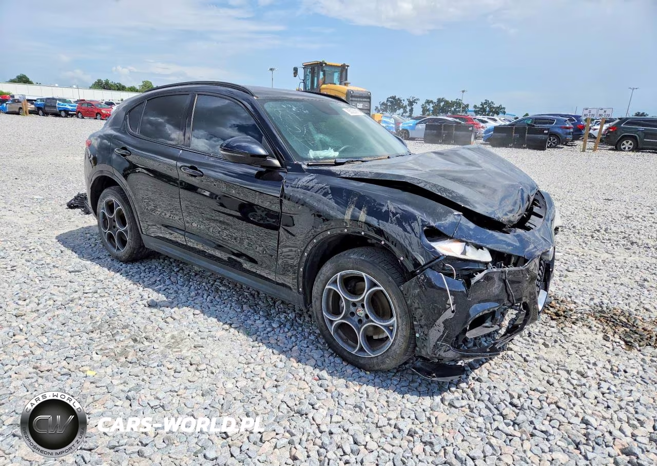 2018 Alfa Romeo Stelvio Sport VIN:ZASFAKPN8J7B79599 - 4