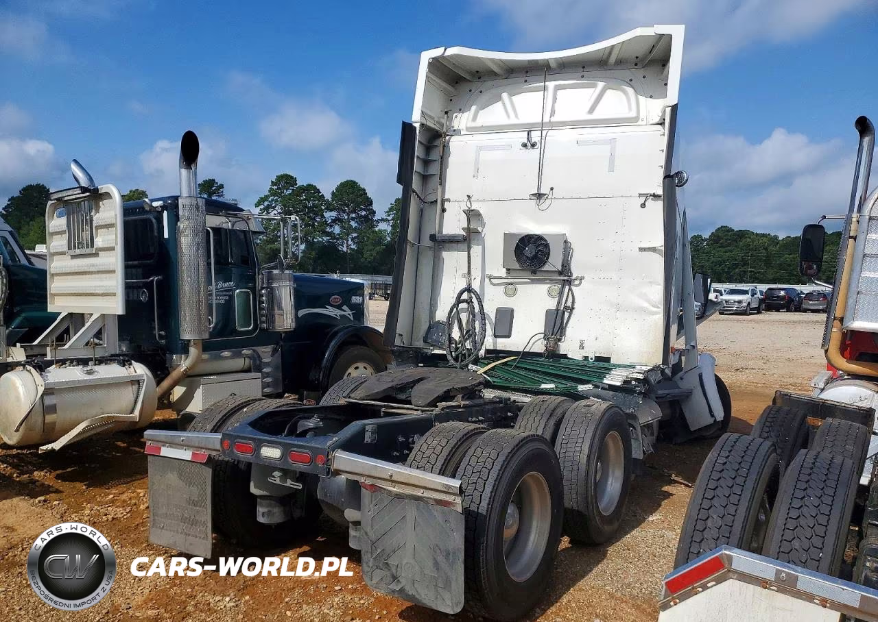2018 Peterbilt 579 Semi Truck VIN:1XPBD49X4JD459822 - 4