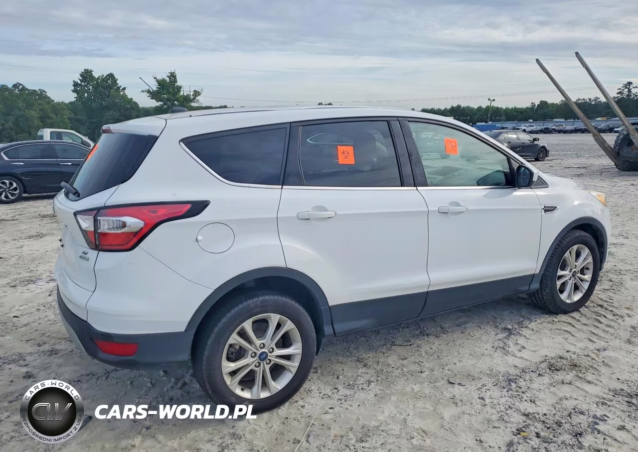 2018 Ford Escape Se VIN:1FMCU0GD8JUA35675 - 3