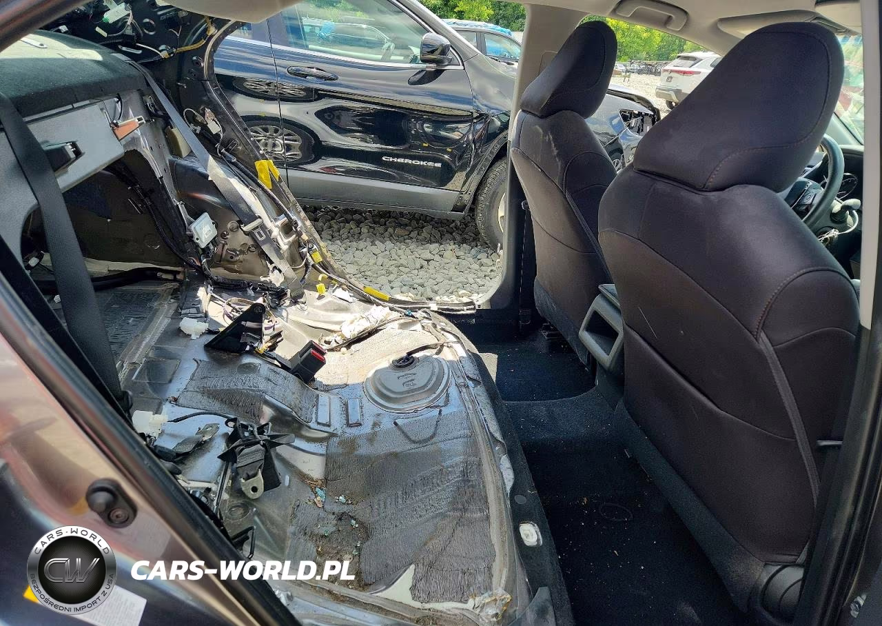 2018 Toyota Camry Le VIN:4T1B11HK1JU139707 - 10