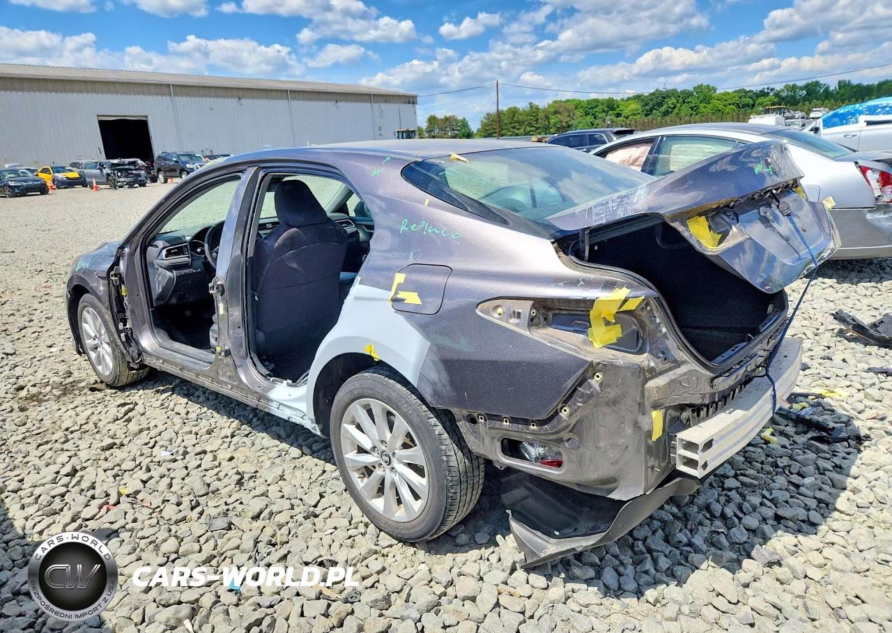 2018 Toyota Camry Le VIN:4T1B11HK1JU139707 - 2