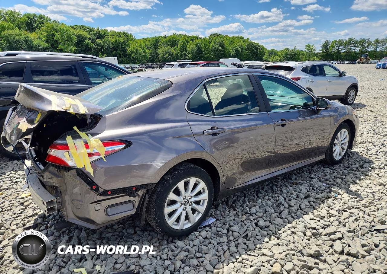 2018 Toyota Camry Le VIN:4T1B11HK1JU139707 - 3