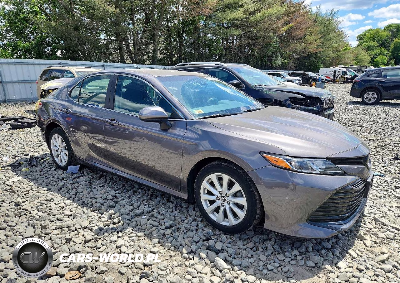 2018 Toyota Camry Le VIN:4T1B11HK1JU139707 - 4