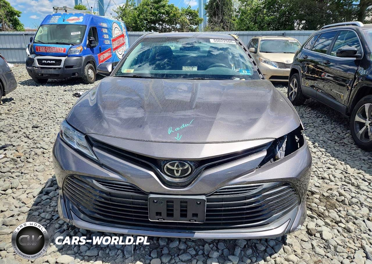 2018 Toyota Camry Le VIN:4T1B11HK1JU139707 - 5