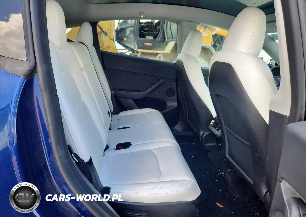 2024 Tesla Model Y VIN:7SAYGAEE0RF019822 - 10
