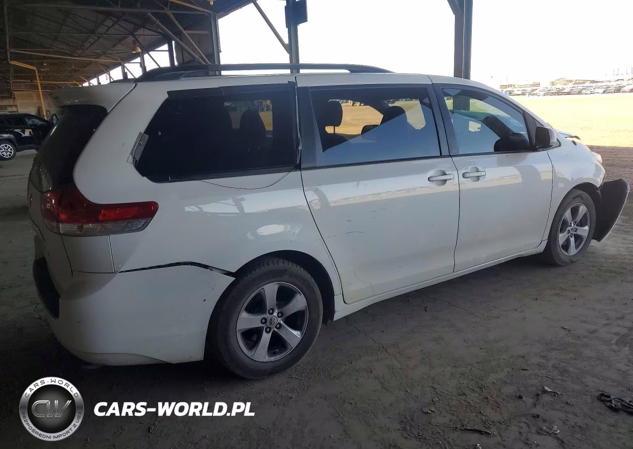 2013 Toyota Sienna Le VIN:5TDKK3DC9DS400652 - 3