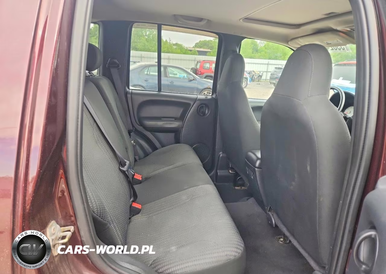 2004 Jeep Liberty Sport VIN:1J8GL48K14W286939 - 11