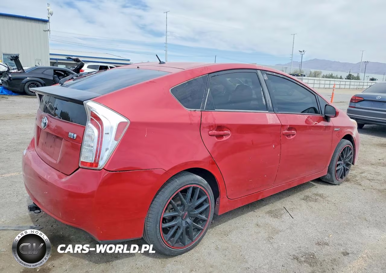 2013 Toyota Prius Two VIN:JTDKN3DU4D1673804 - 3