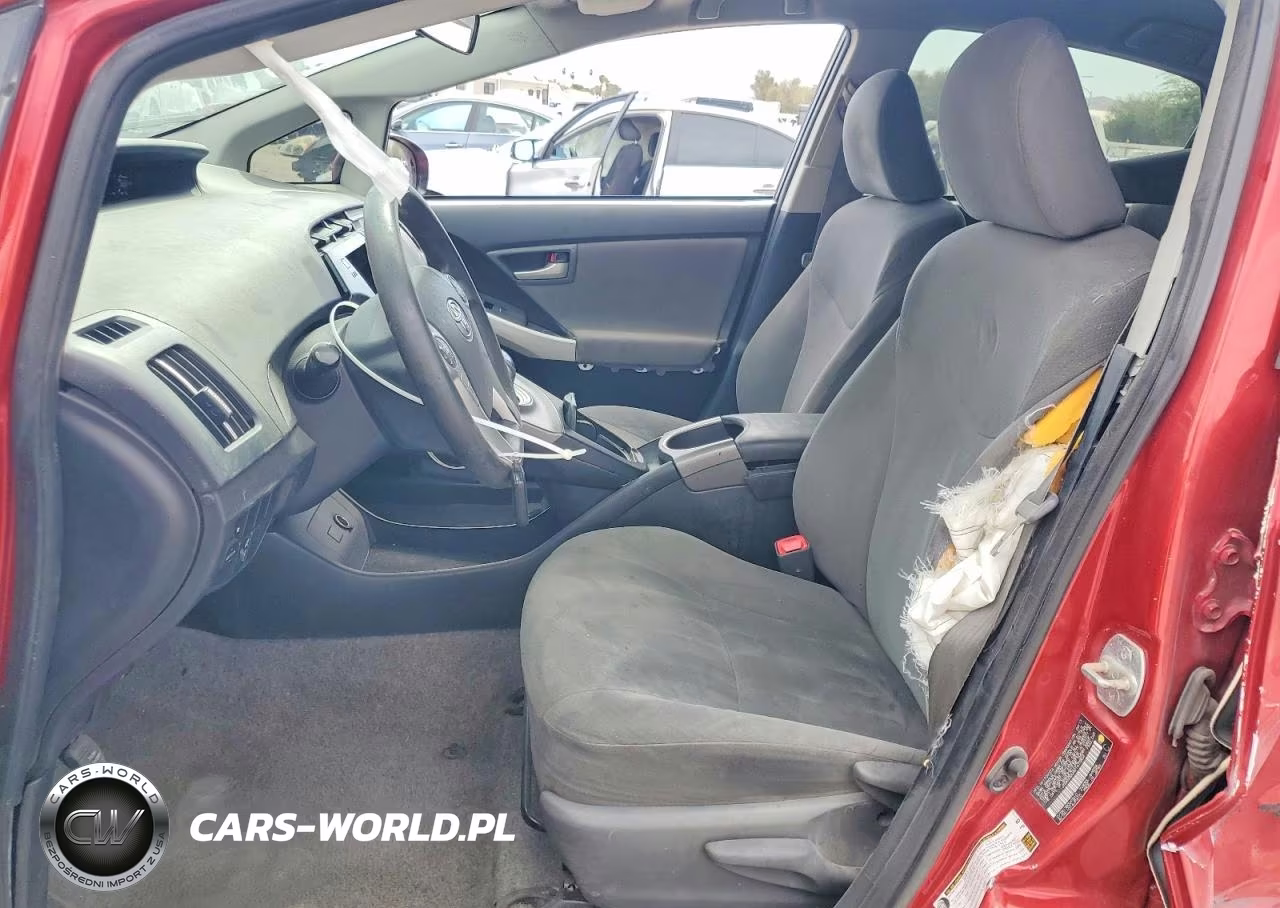 2013 Toyota Prius Two VIN:JTDKN3DU4D1673804 - 7