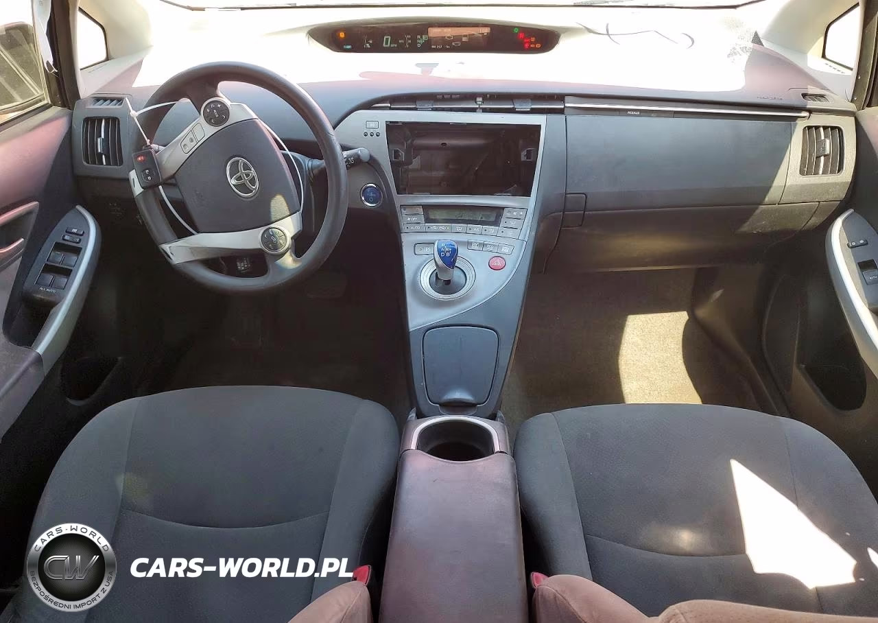 2013 Toyota Prius Two VIN:JTDKN3DU4D1673804 - 8