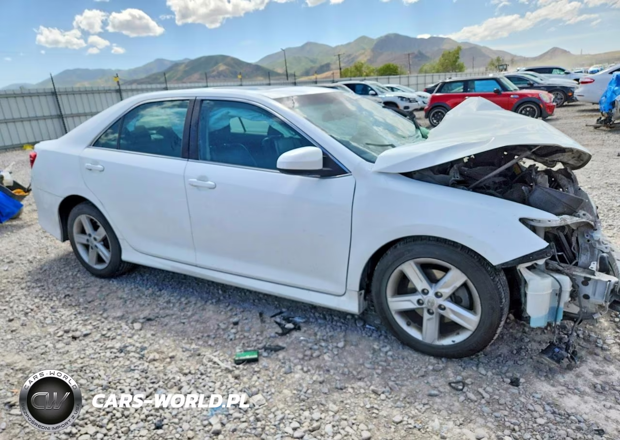 2013 Toyota Camry Se VIN:4T1BF1FK7DU709024 - 4