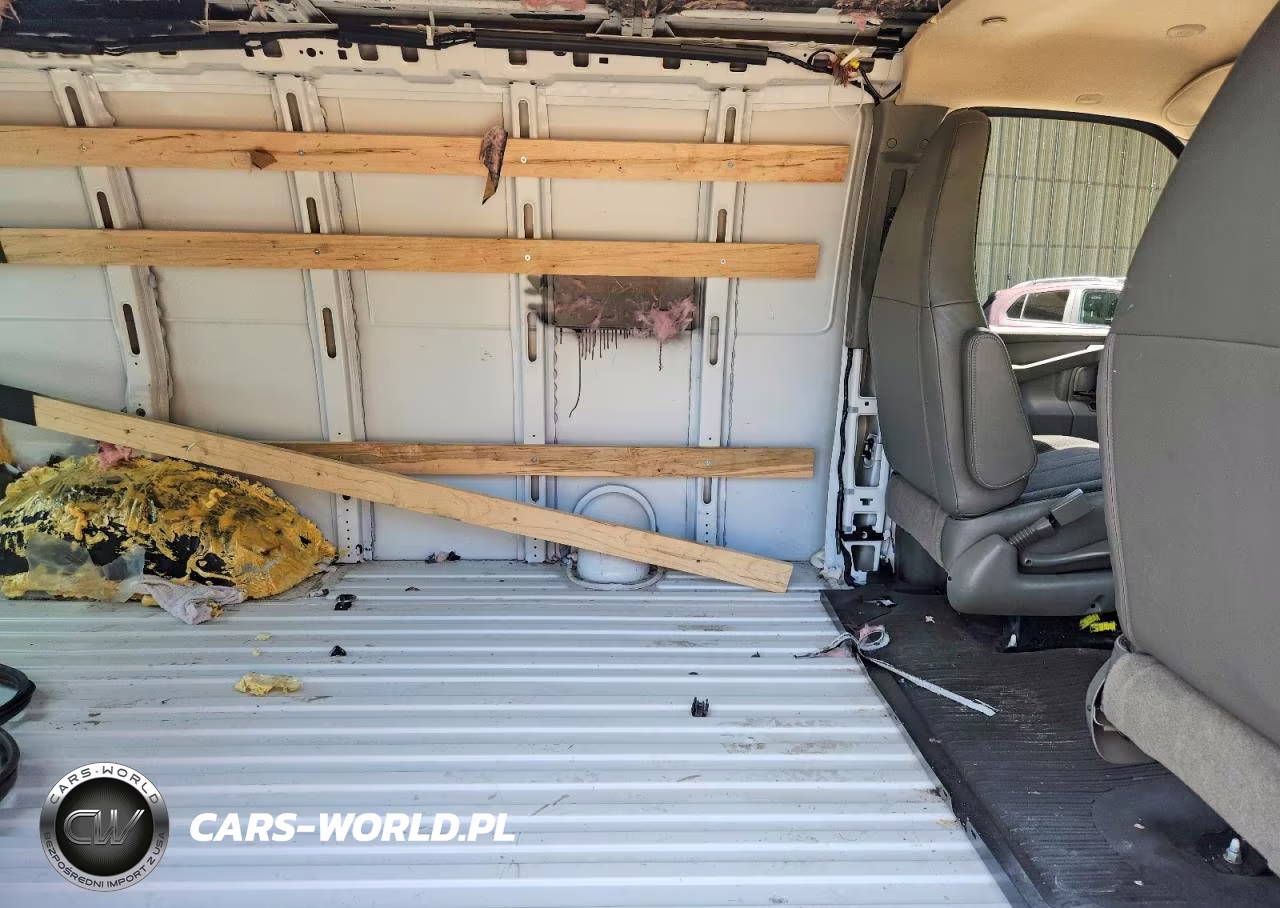 2025 GMC Savana 2500 Cargo Delivery Van VIN:1GTW7AFP5S1223339 - 11