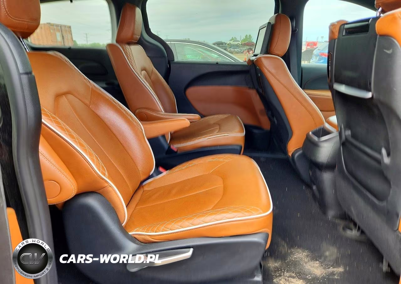 2025 Chrysler Pacifica Hybrid Pinnacle VIN:2C4RC1N70SR528639 - 11