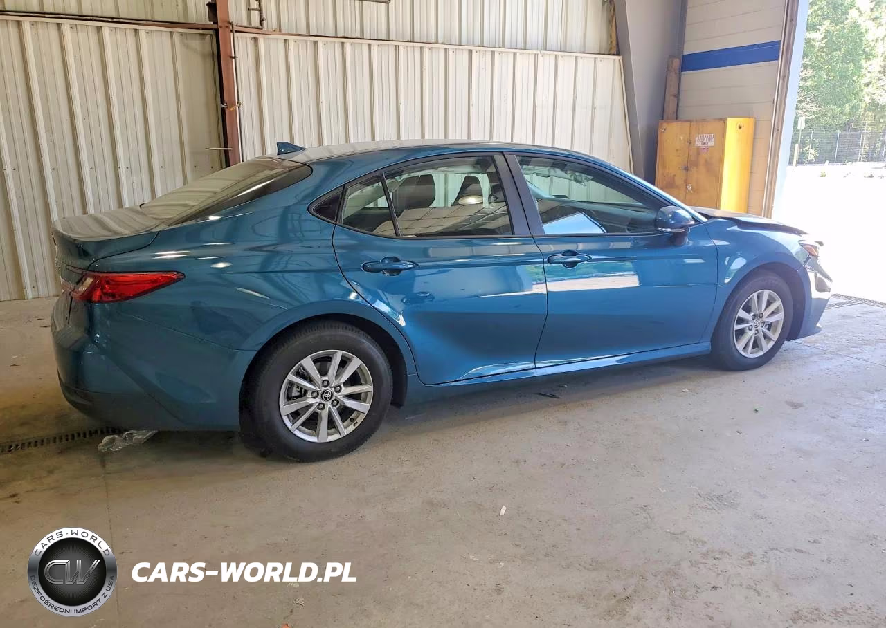 2026 Toyota Camry Le VIN:4T1DAACK3TU670880 - 3