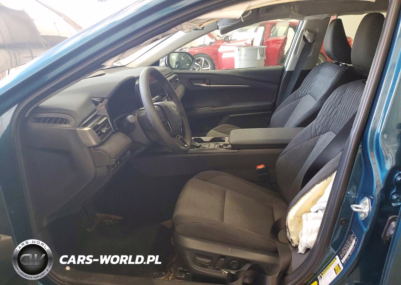 2026 Toyota Camry Le VIN:4T1DAACK3TU670880 - 7
