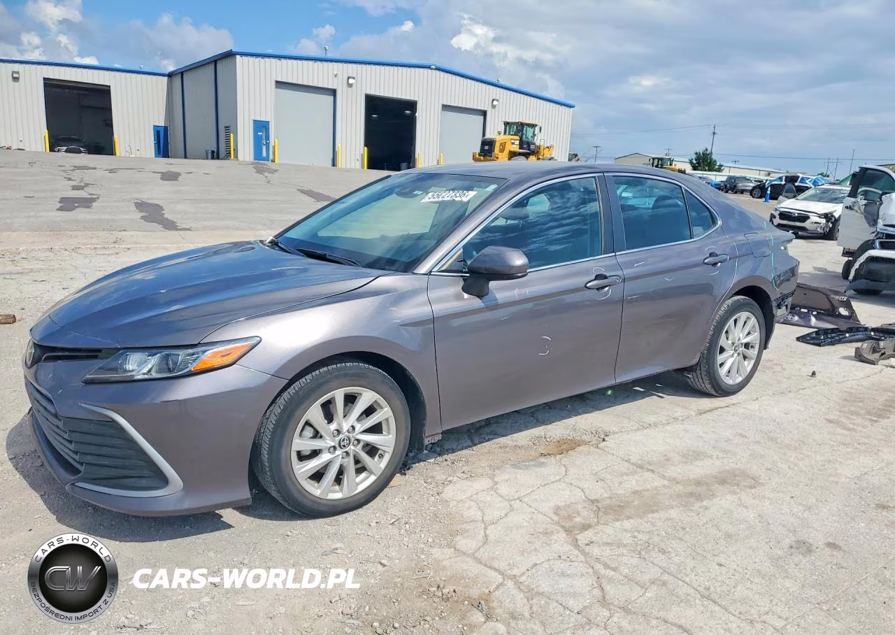 2024 Toyota Camry Le – zdjęcie 1 z 13