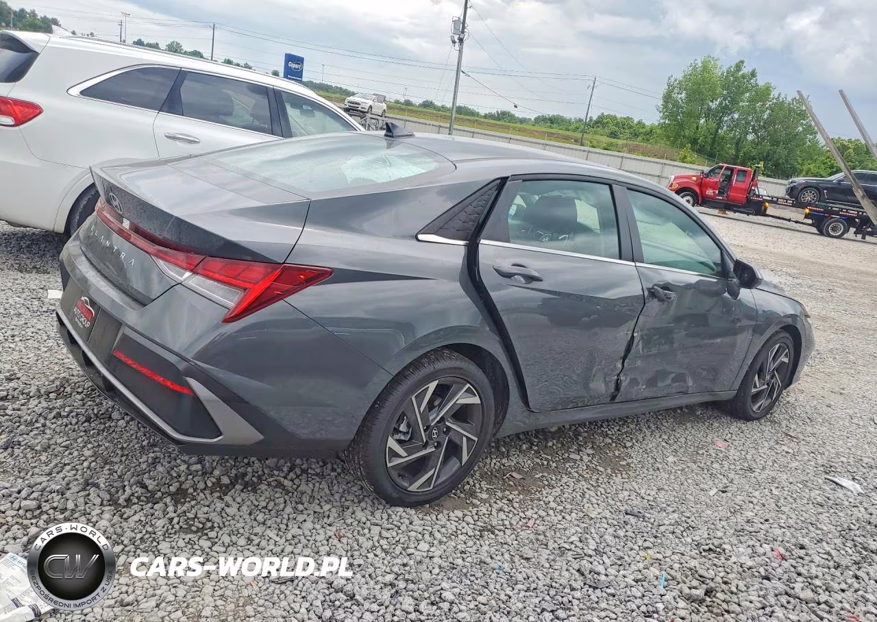 2025 Hyundai Elantra Sel VIN:KMHLS4DG8SU020753 - 3