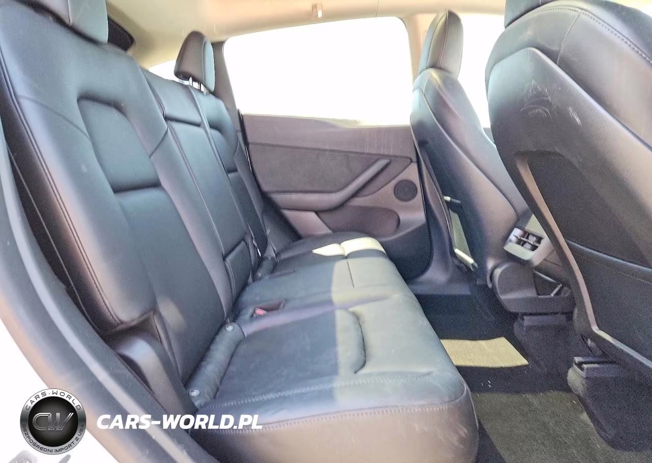 2022 Tesla Model Y VIN:7SAYGDEE0NF374730 - 11
