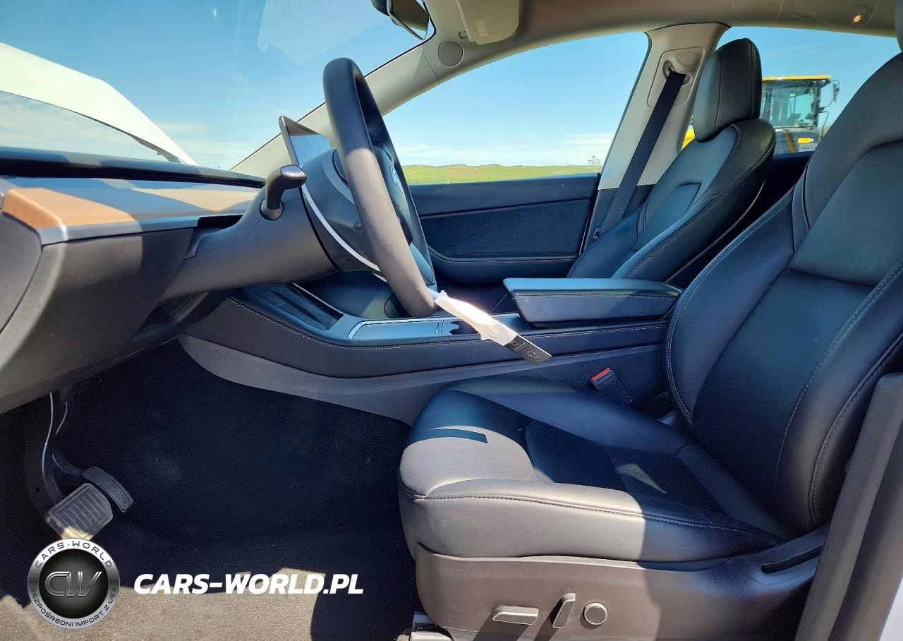 2022 Tesla Model Y VIN:7SAYGDEE0NF374730 - 7