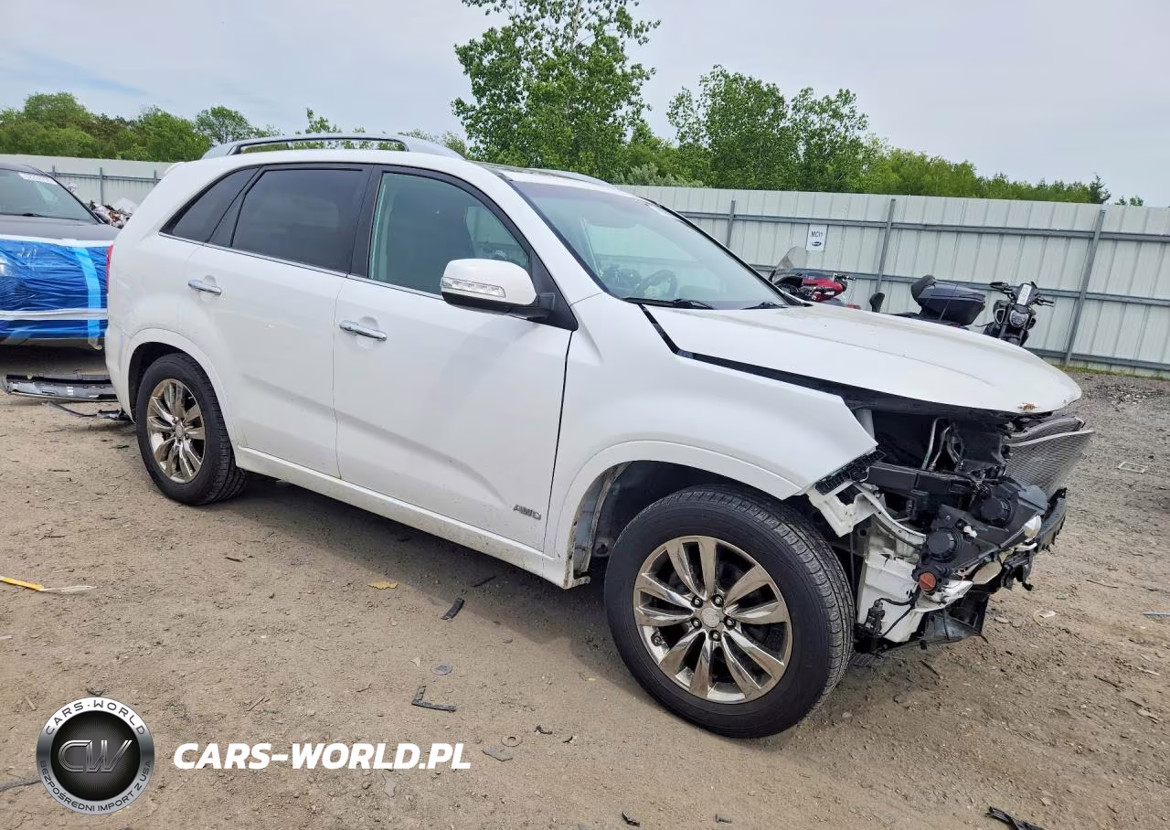 2013 Kia Sorento VIN:5XYKWDA29DG385041 - 4