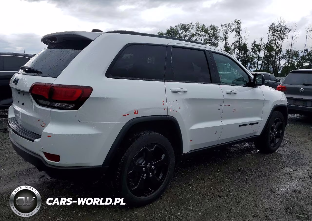 2018 Jeep Grand Cherokee Laredo VIN:1C4RJFAG4JC394265 - 3