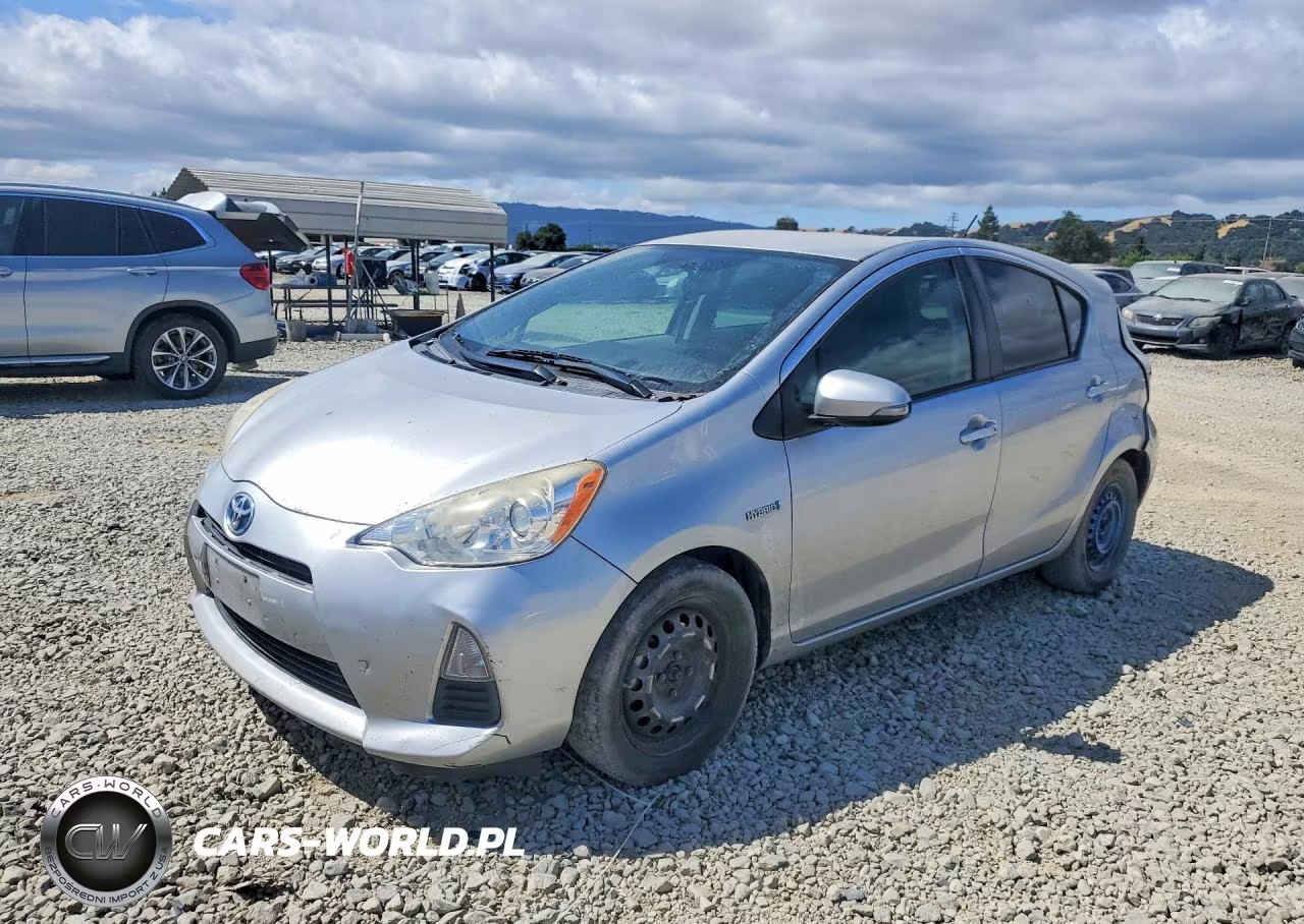 2013 Toyota Prius C Two – zdjęcie 1 z 12