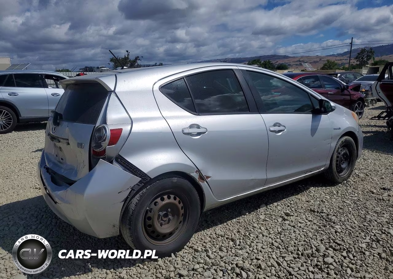 2013 Toyota Prius C Two VIN:JTDKDTB32D1534428 - 3