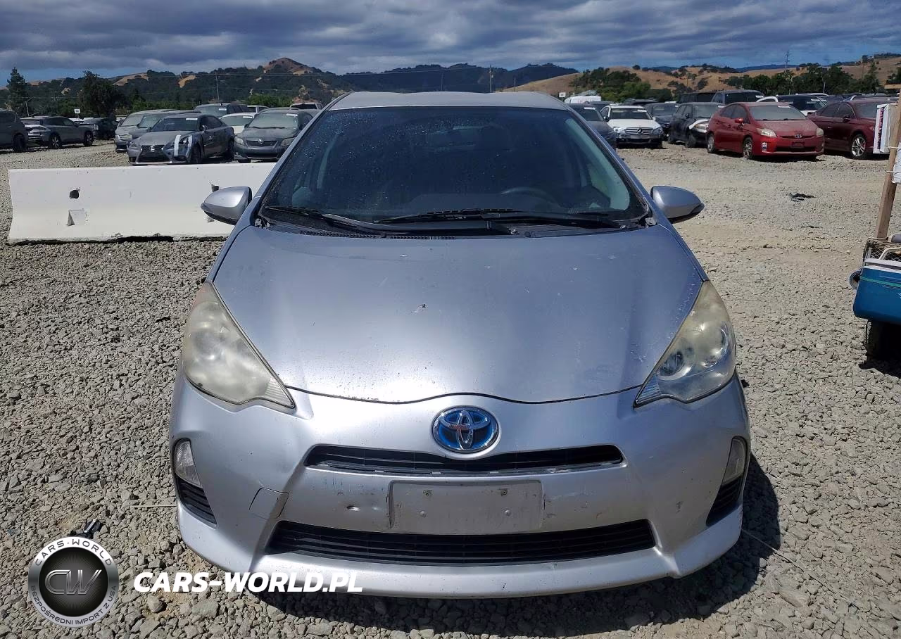 2013 Toyota Prius C Two VIN:JTDKDTB32D1534428 - 5