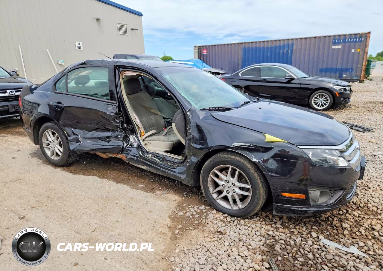 2011 Ford Fusion S VIN:3FAHP0GA5BR290550 - 4