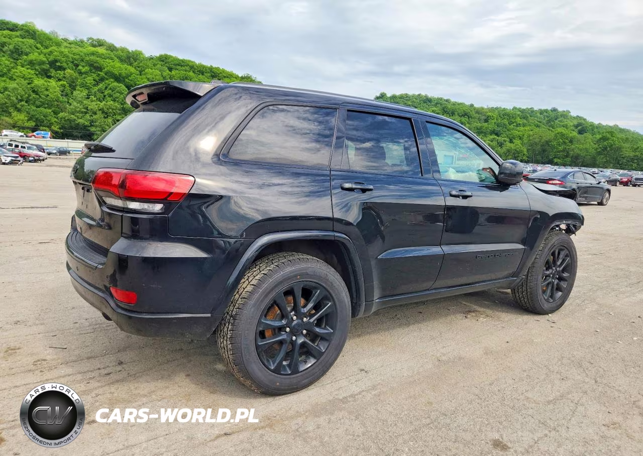 2018 Jeep Grand Cherokee Laredo VIN:1C4RJFAG1JC206673 - 3