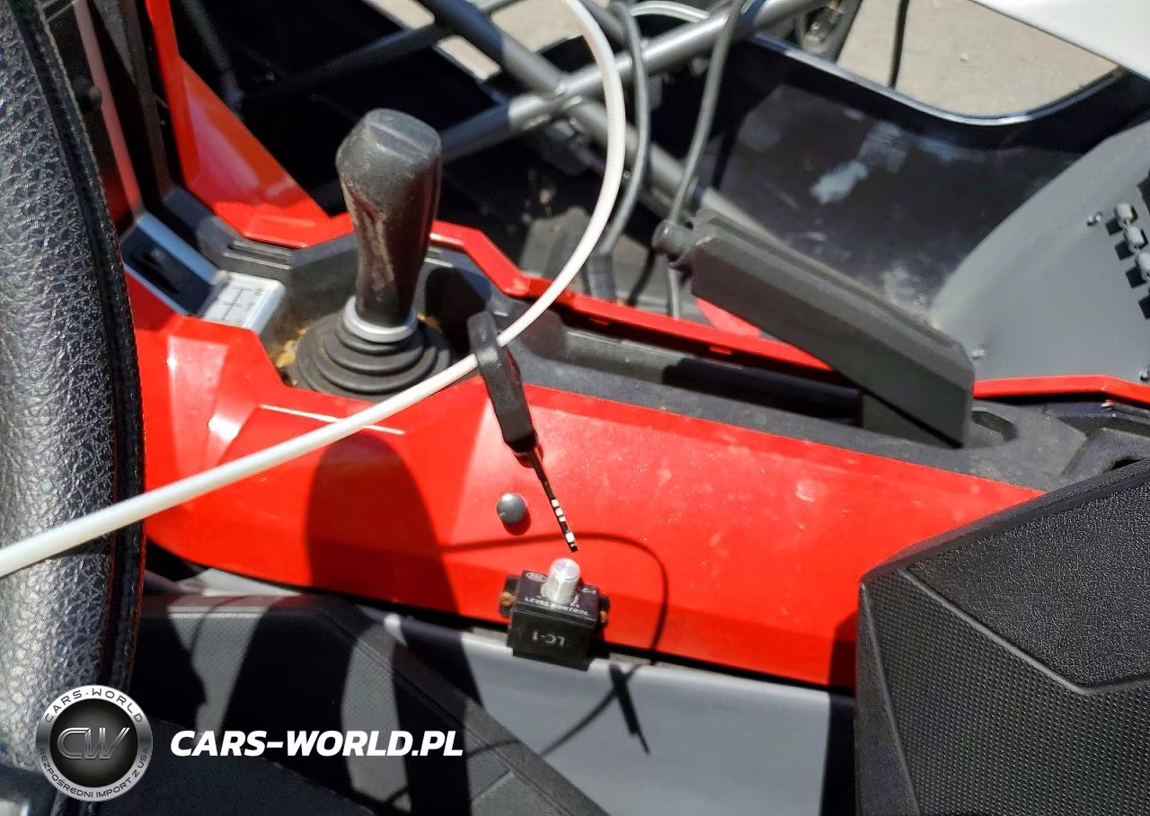 2016 Polaris Slingshot Sl VIN:57XAAPFA1G5111817 - 8
