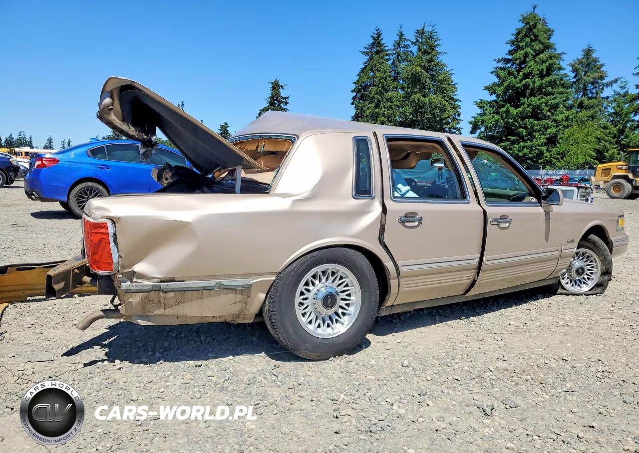1997 Lincoln Town Car Executive VIN:1LNLM81W1VY605328 - 3
