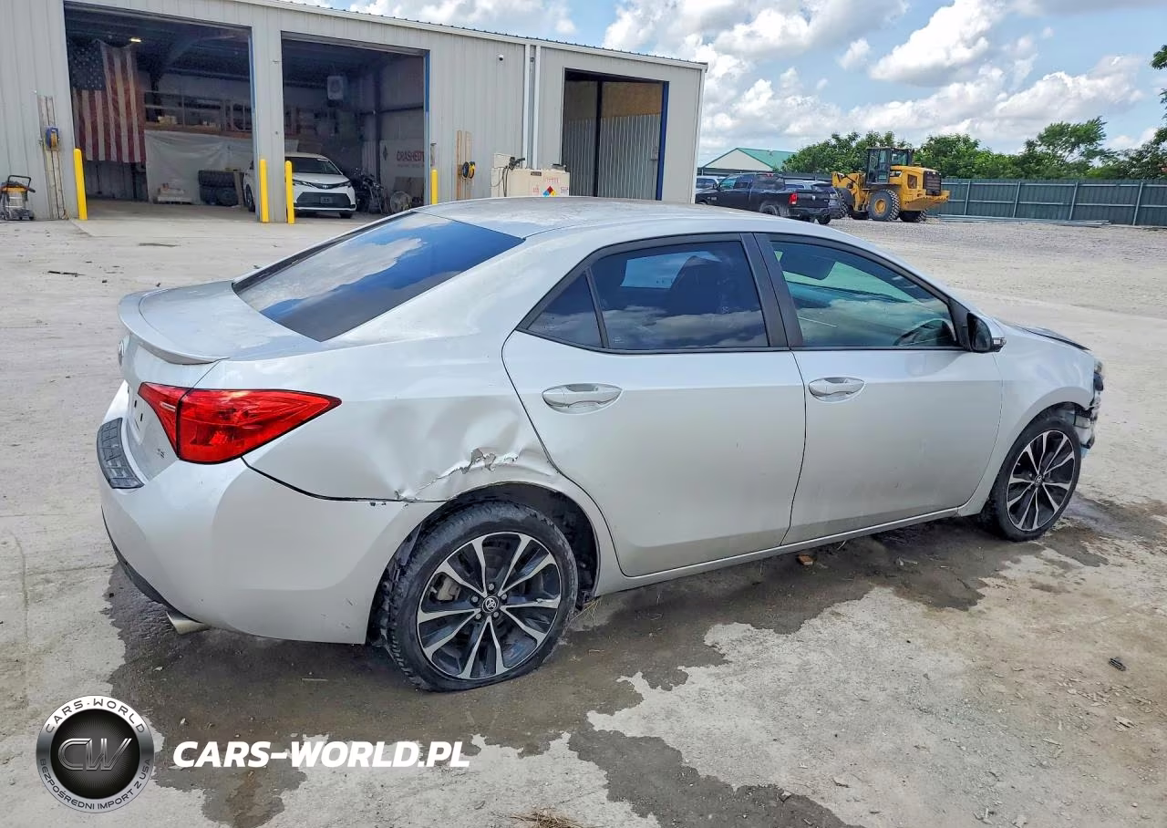 2018 Toyota Corolla Se VIN:5YFBURHEXJP796930 - 3