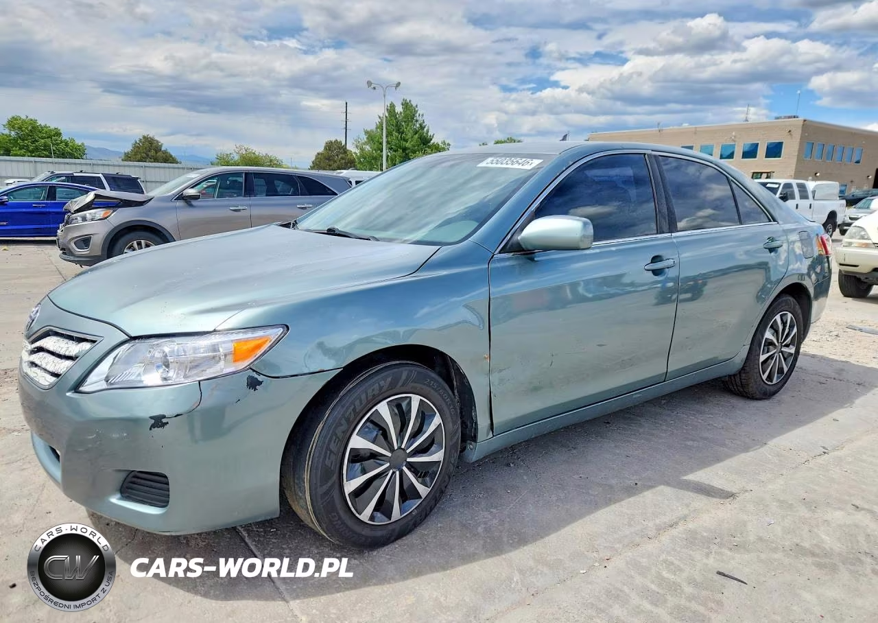 2010 Toyota Camry Le – zdjęcie 1 z 12