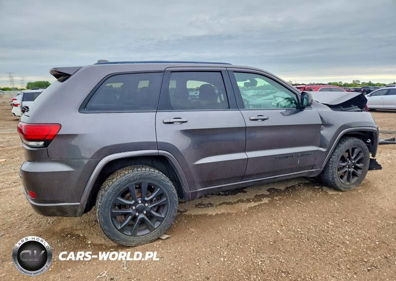2019 Jeep Grand Cherokee Laredo VIN:1C4RJFAG1KC822925 - 3