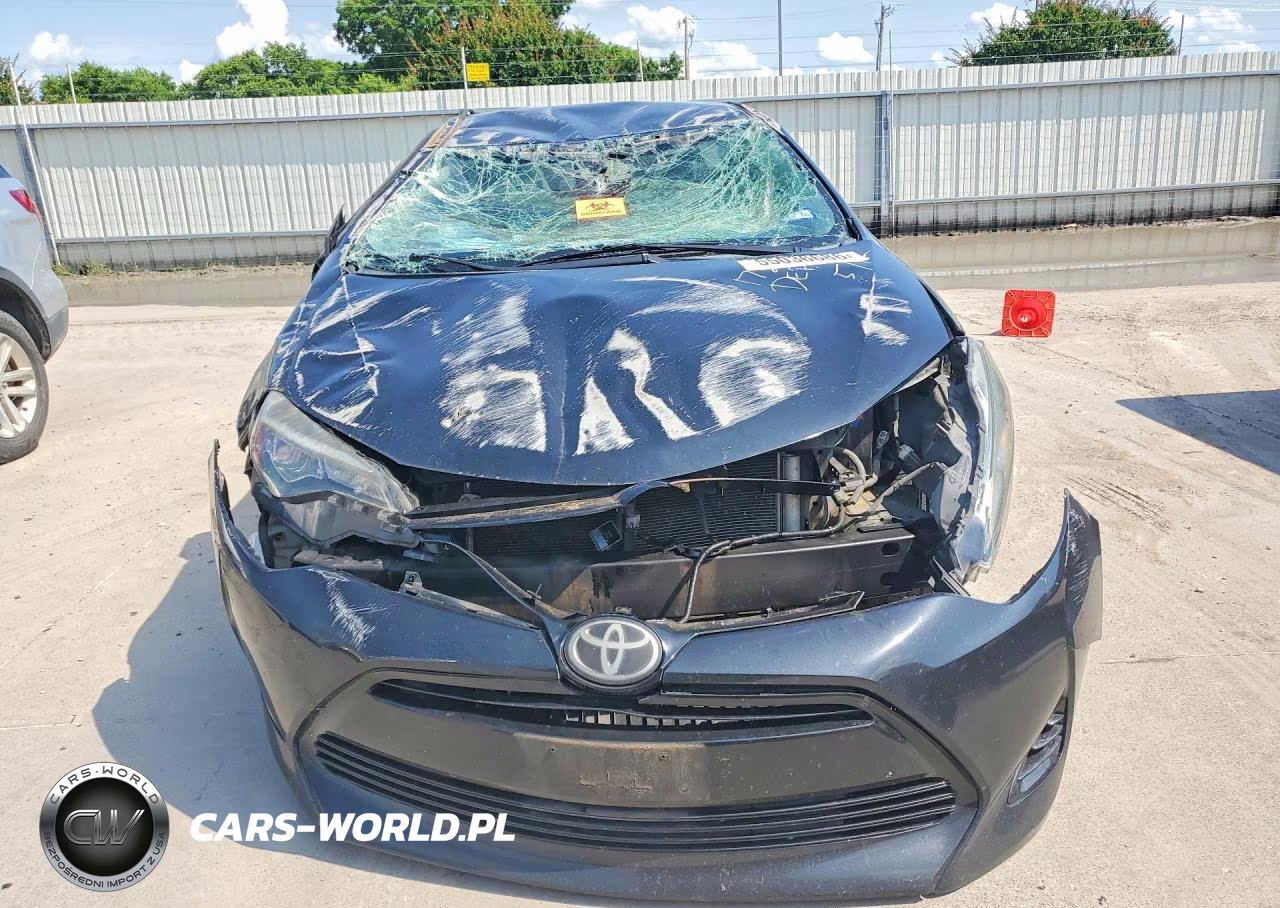 2017 Toyota Corolla Le VIN:5YFBURHE6HP735858 - 5
