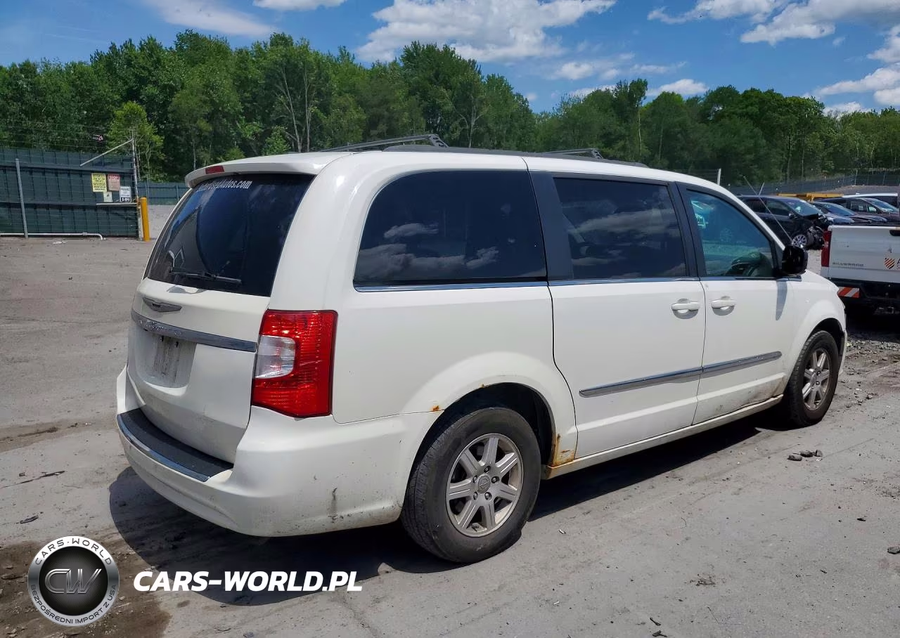 2013 Chrysler Town & Country Touring VIN:2C4RC1BGXDR629825 - 3