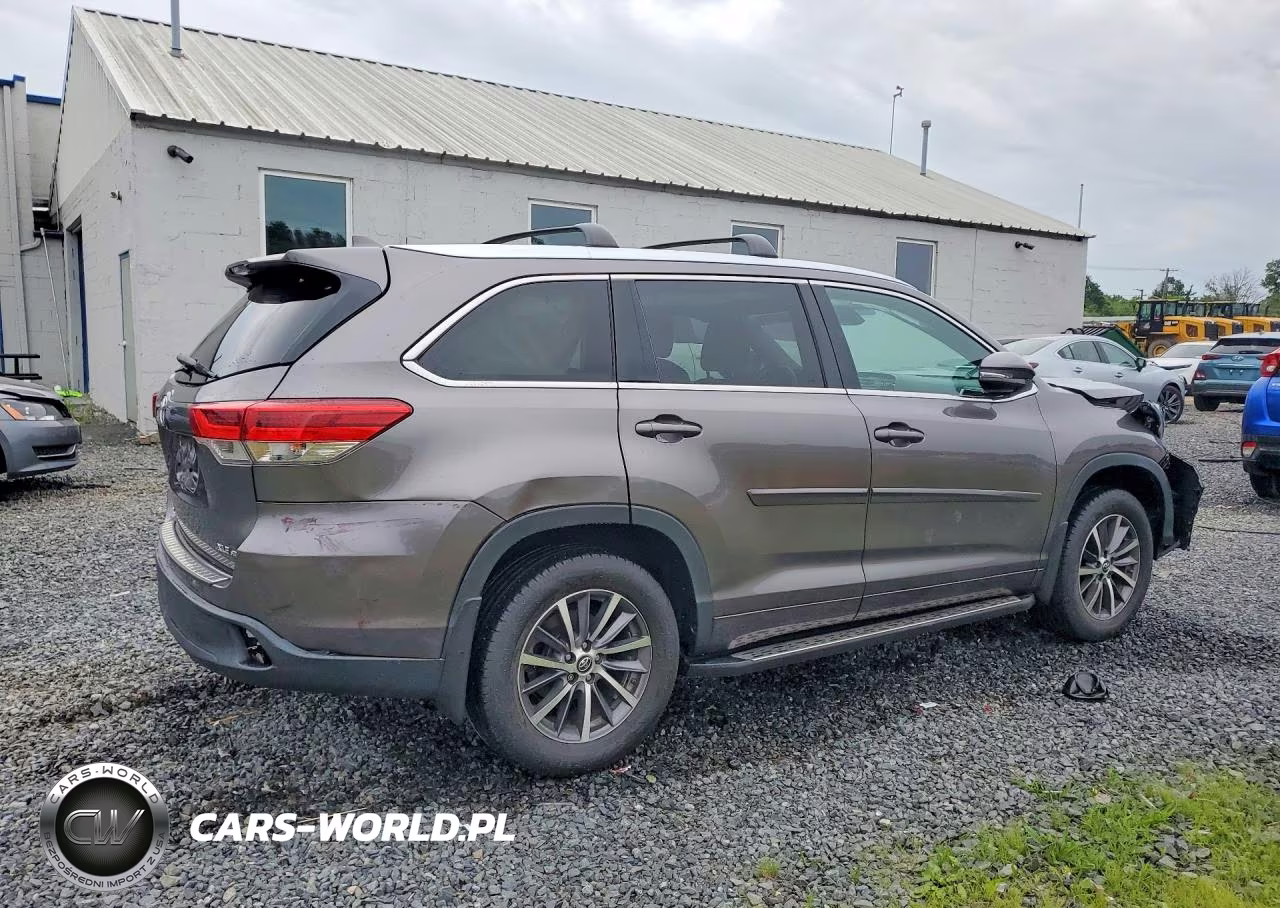 2018 Toyota Highlander Xle VIN:5TDJZRFH8JS554641 - 3