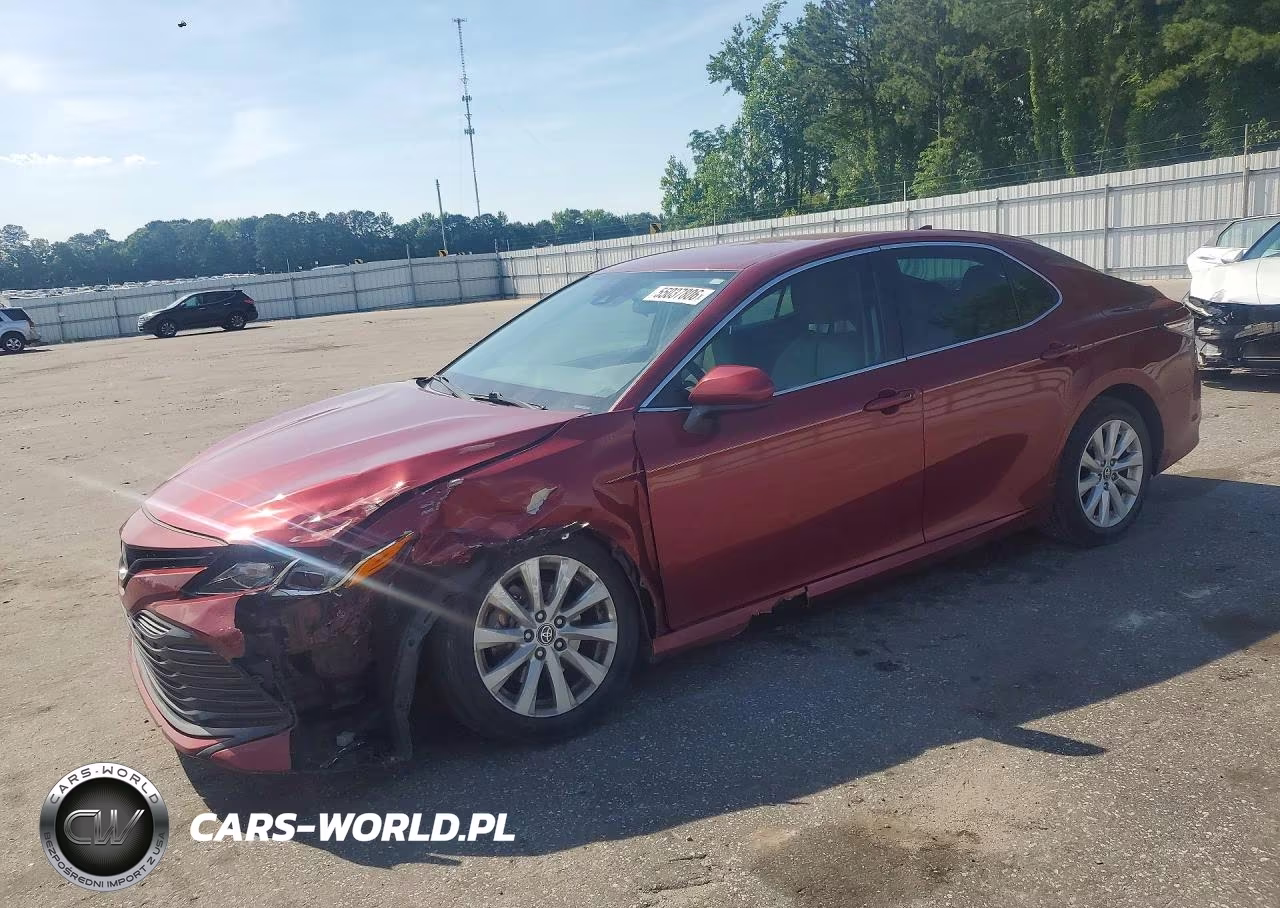 2020 Toyota Camry Le – zdjęcie 1 z 12